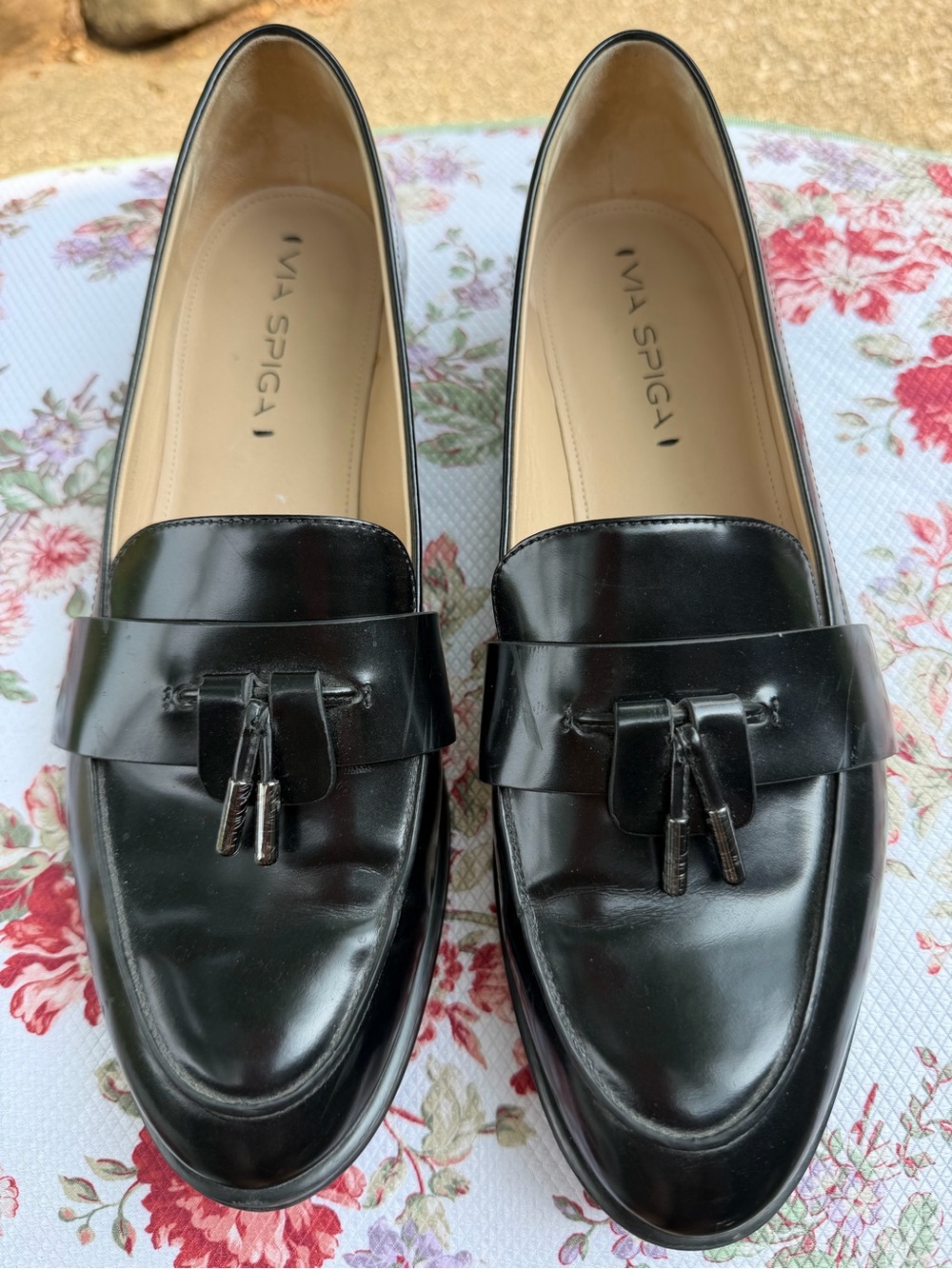 Via Spiga Black Patent Leather Tassel Loafers size 8.5